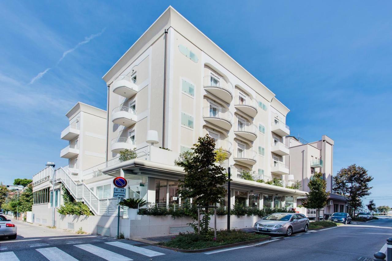 Hotel Villa Marina Wellness Spa リミニ エクステリア 写真